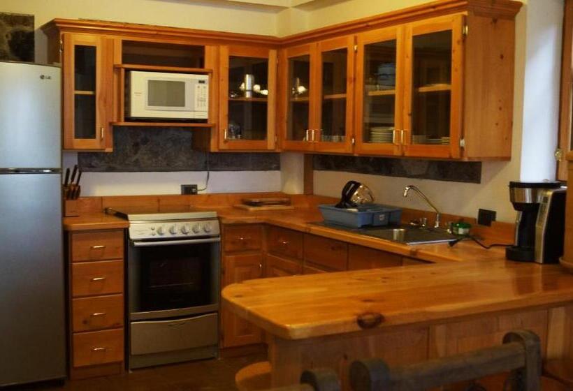 استراحتگاه Atitlan Villas