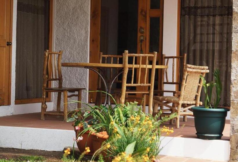 استراحتگاه Atitlan Villas