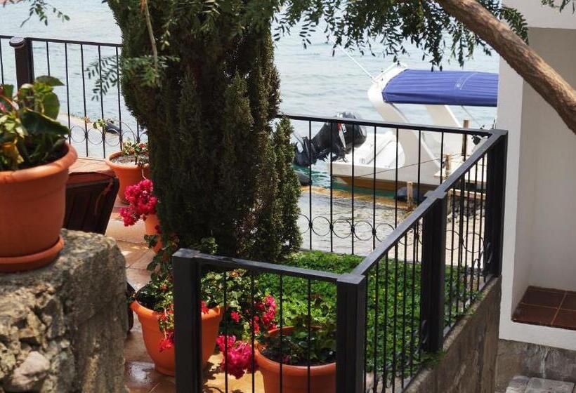 استراحتگاه Atitlan Villas