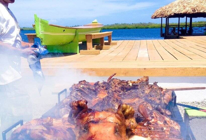 The Venue   Utila   Hostel