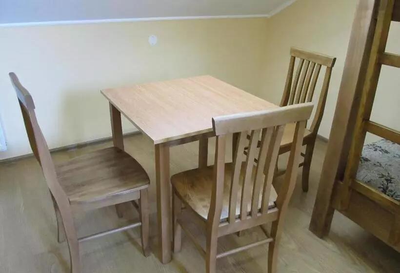 Retkeilymaja Mini Hotel Na Pidgradskiy