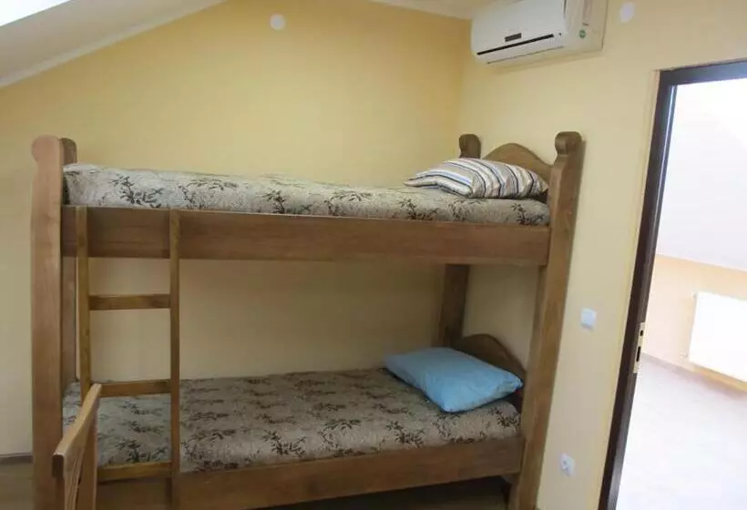 Retkeilymaja Mini Hotel Na Pidgradskiy
