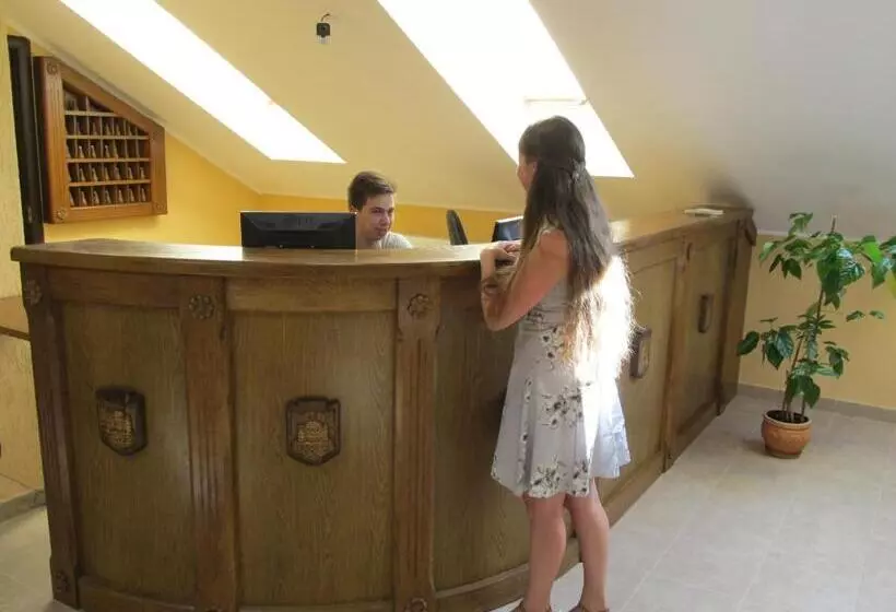 Retkeilymaja Mini Hotel Na Pidgradskiy