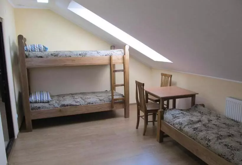 Retkeilymaja Mini Hotel Na Pidgradskiy