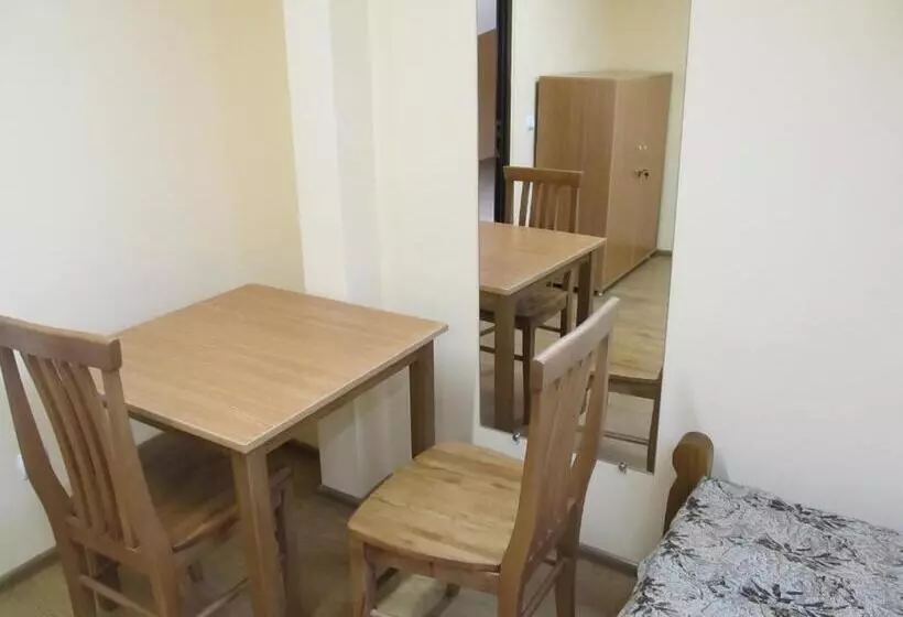 Retkeilymaja Mini Hotel Na Pidgradskiy