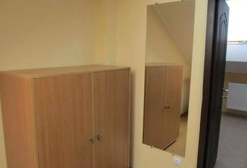 Retkeilymaja Mini Hotel Na Pidgradskiy