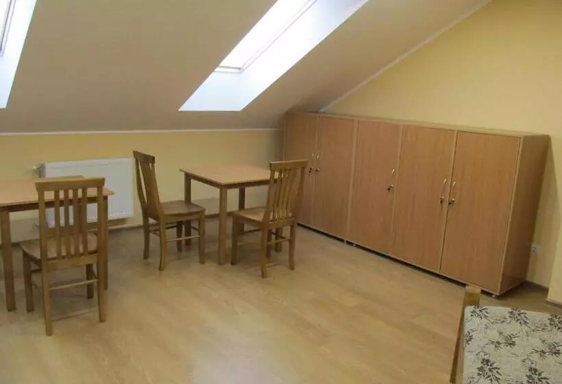 Retkeilymaja Mini Hotel Na Pidgradskiy