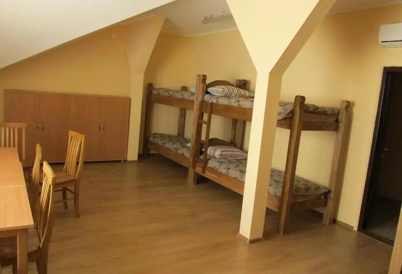 Retkeilymaja Mini Hotel Na Pidgradskiy