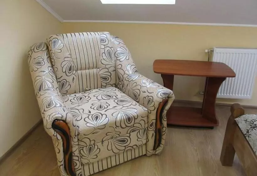 Retkeilymaja Mini Hotel Na Pidgradskiy