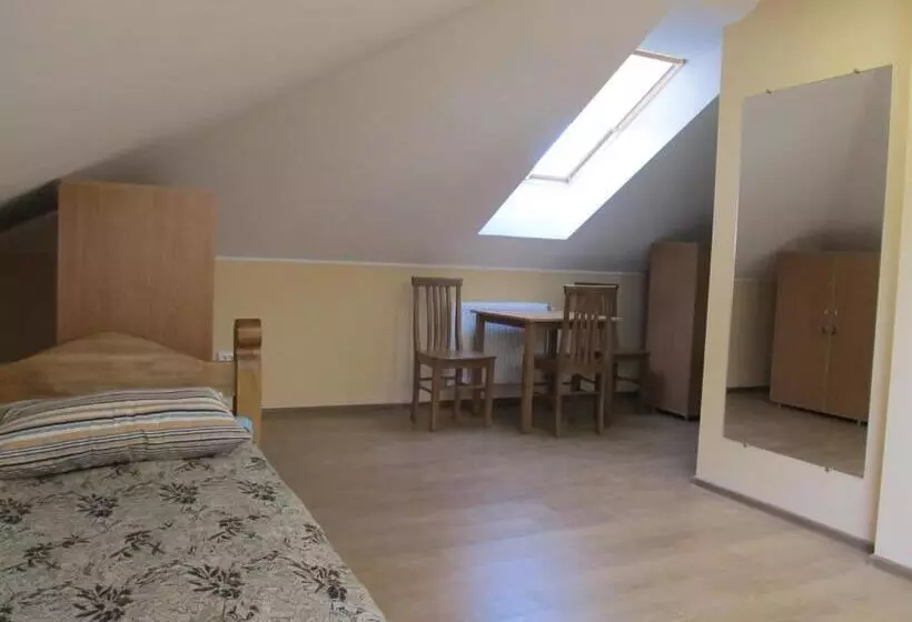 Retkeilymaja Mini Hotel Na Pidgradskiy