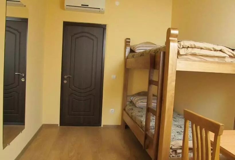 Retkeilymaja Mini Hotel Na Pidgradskiy