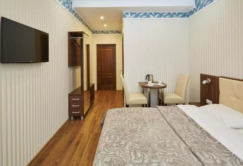 Hotel Three Crowns