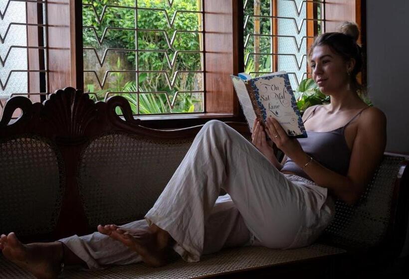 Nocleg ze śniadaniem 27 Spathodea  Oasis In The City