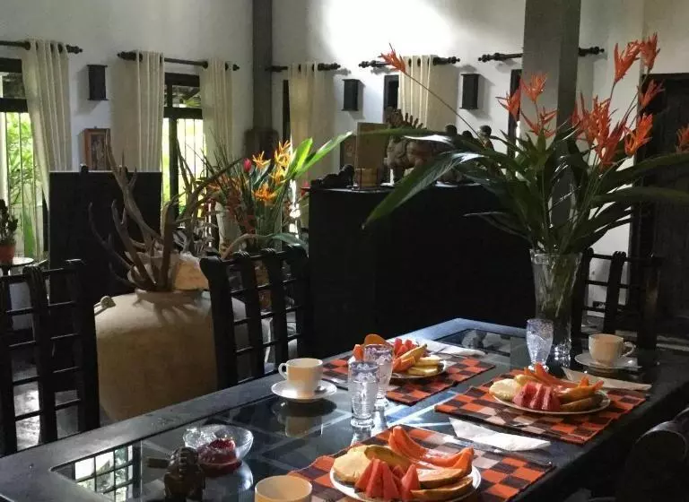 تختخواب و صبحانه Indika S Residence