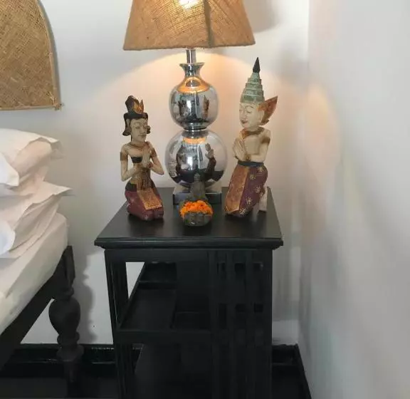 تختخواب و صبحانه Indika S Residence