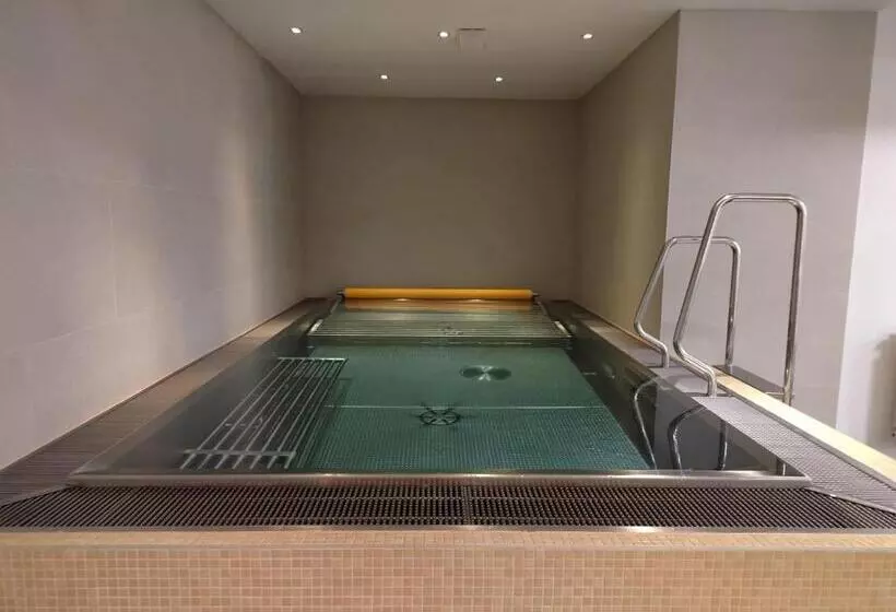 Hotel 99