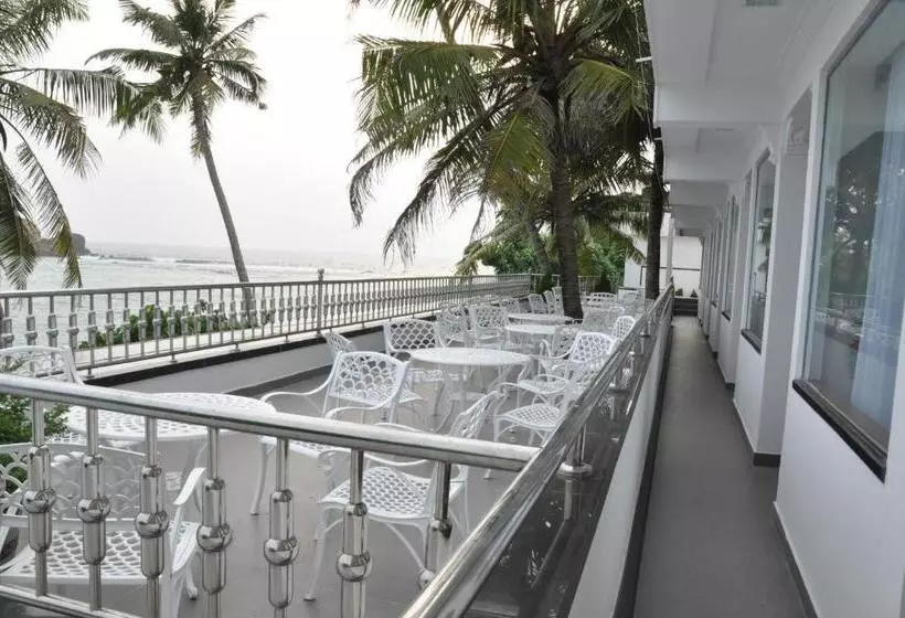 هتل Goviyapana Beach