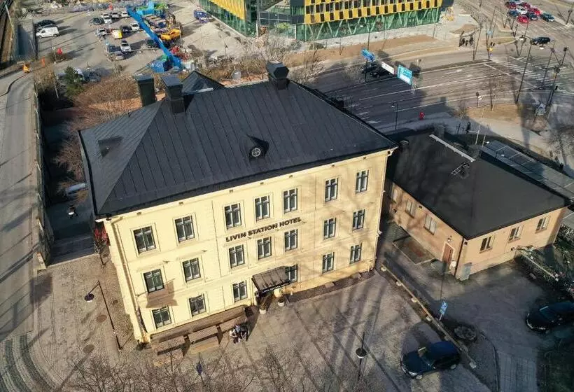 هتل Livin Station