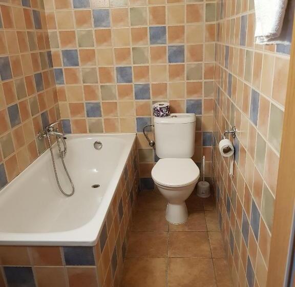 Hotel Rustikal Hustopeče Vinný Ráj S Cimbálem A Chutěmi Jižní Moravy