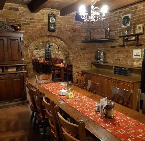 ホテル Rustikal Hustopeče   Vinný Ráj S Cimbálem A Chutěmi Jižní Moravy