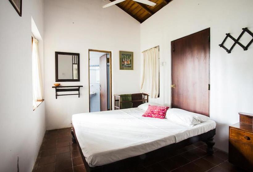 בית מלון כפרי Surf Lanka