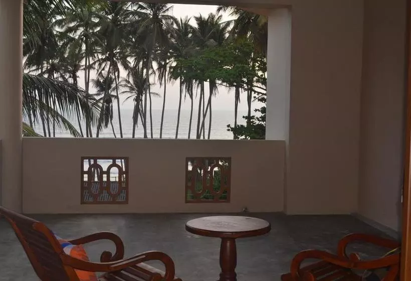 هتل Surf Lanka