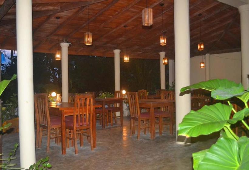 בית מלון כפרי Surf Lanka