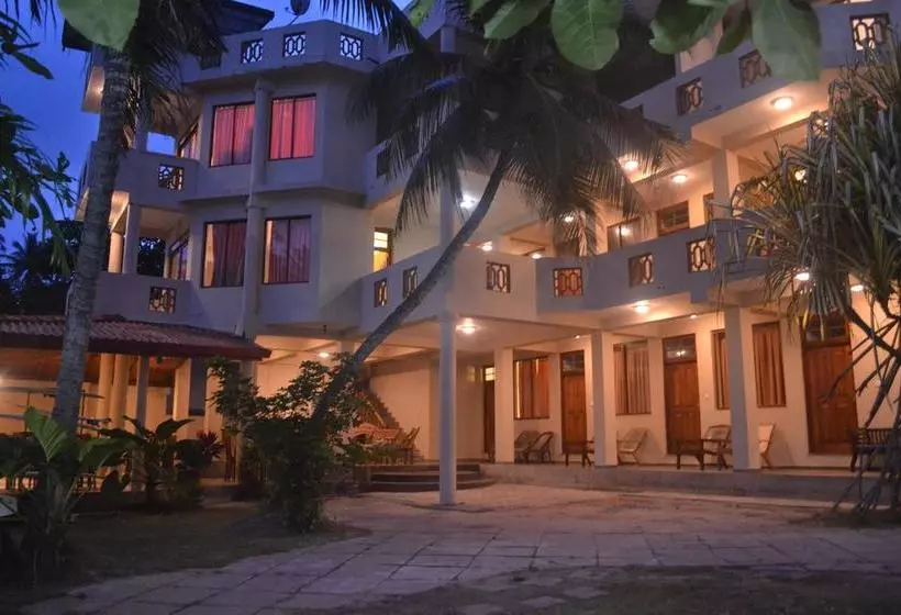 هتل Surf Lanka