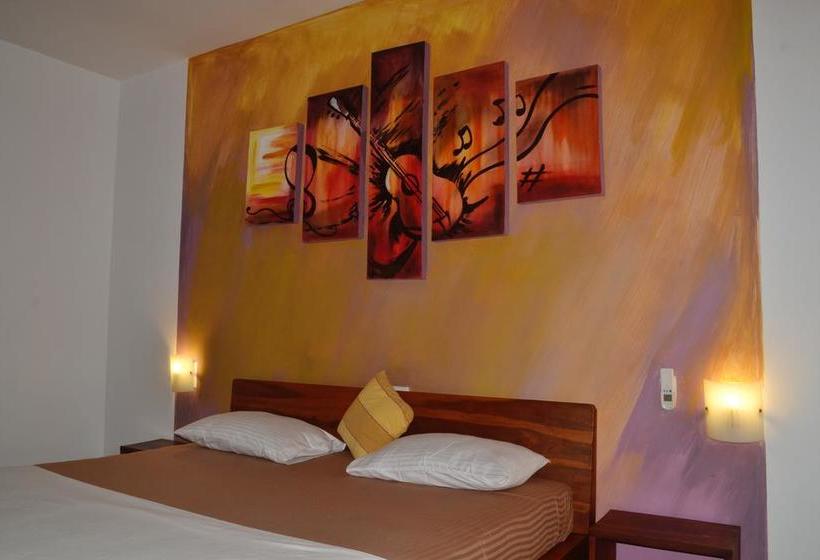 בית מלון כפרי Surf Lanka