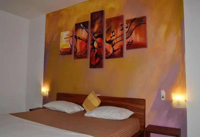 هتل Surf Lanka