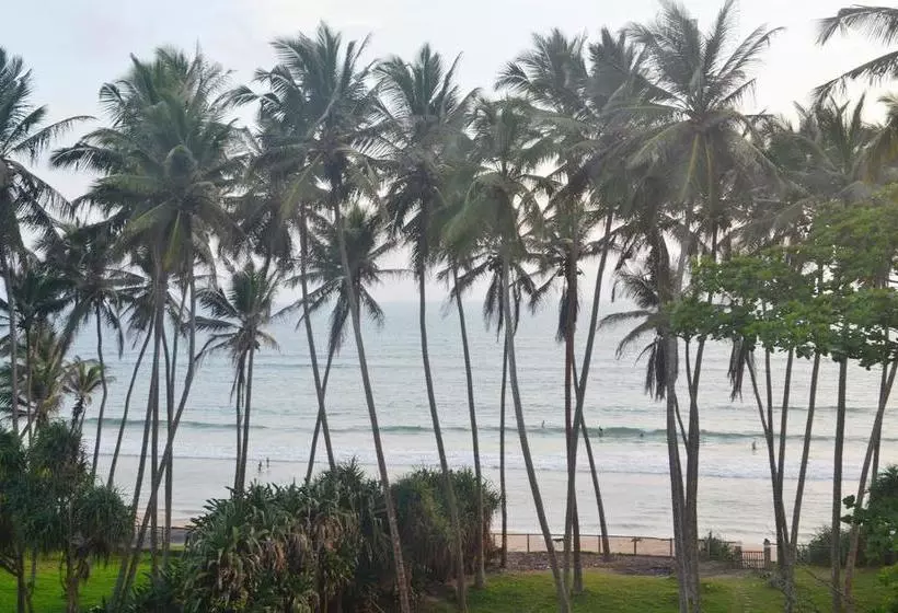 هتل Surf Lanka