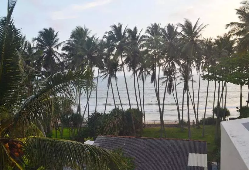 هتل Surf Lanka