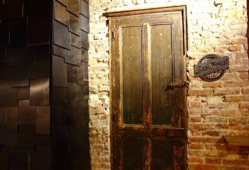 Poshtel Bilbao  Premium Hostel