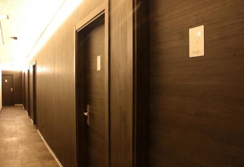 Poshtel Bilbao  Premium Hostel