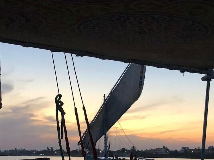 هاستل Venus Hotel Luxor 日本人 大歓迎