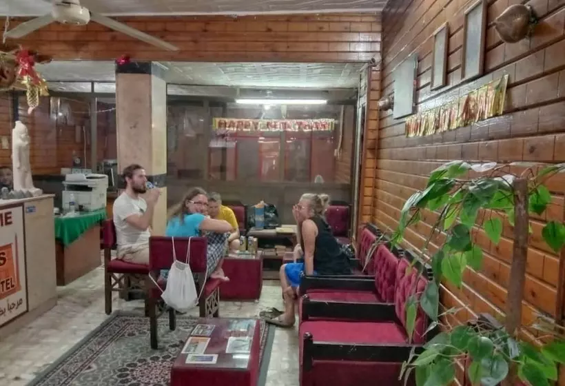 هاستل Venus Hotel Luxor 日本人 大歓迎