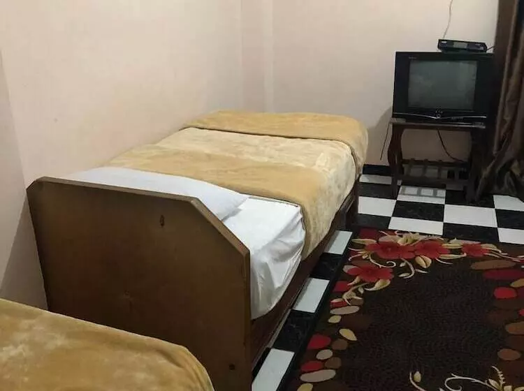 هاستل Venus Hotel Luxor 日本人 大歓迎