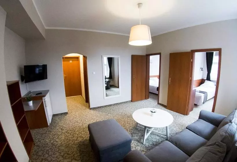 هتل Inza Guest House