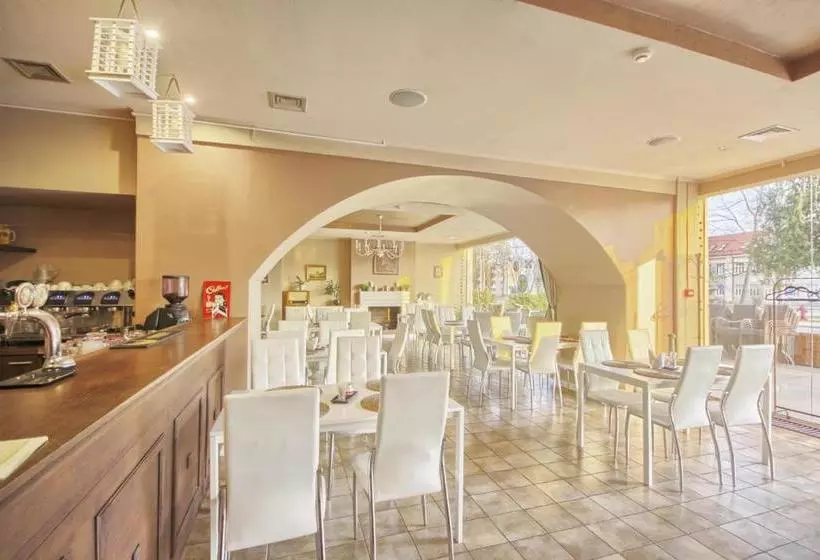 هتل Inza Guest House