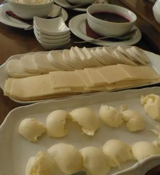 هتل Radharanė