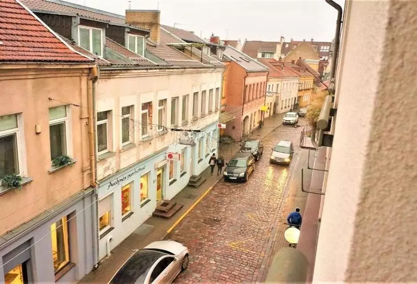 هتل Radharanė