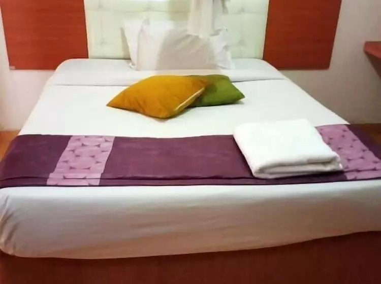 هتل Sleepway Cottages