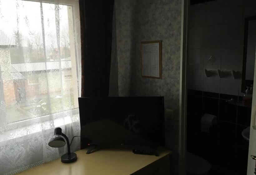 Tolli Hostel & Holiday House