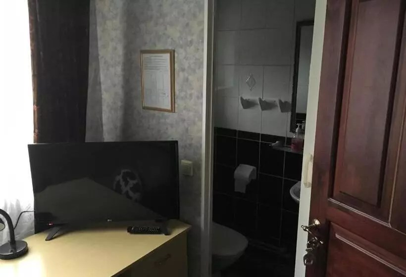 Tolli Hostel & Holiday House