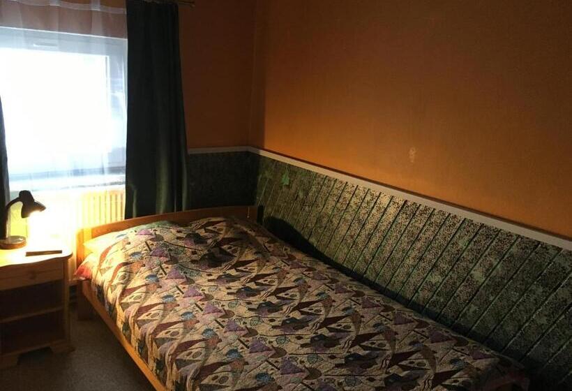 Tolli Hostel & Holiday House