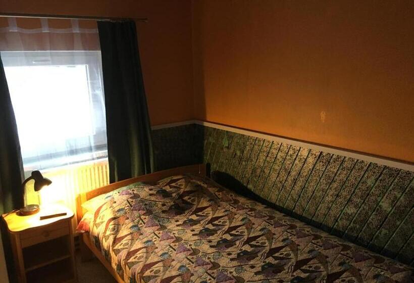 Tolli Hostel & Holiday House