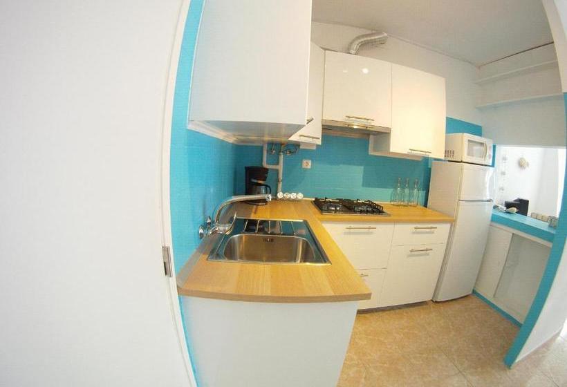 Ahoy Porto Covo Hostel