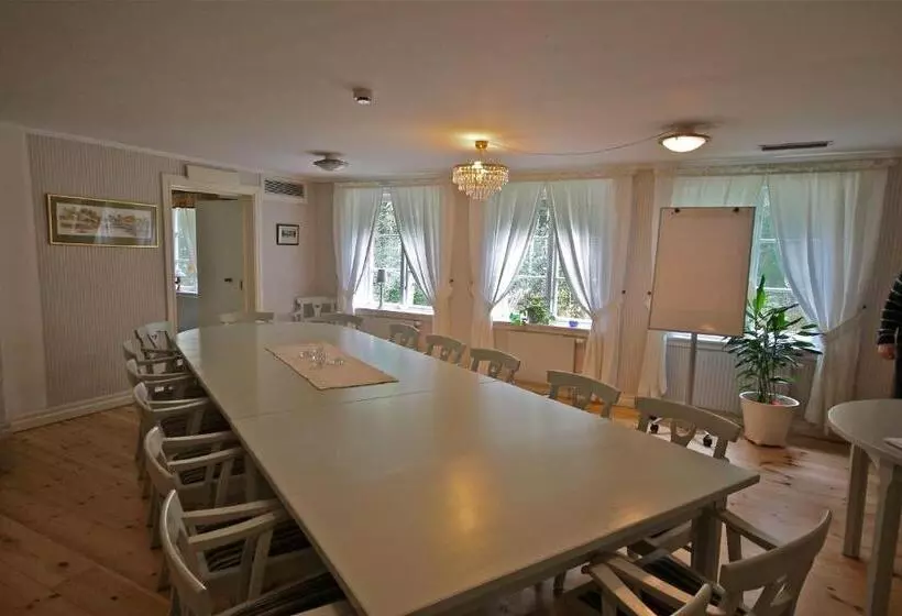 Retkeilymaja Nordiska Folkhogskolan Bed And Breakfast