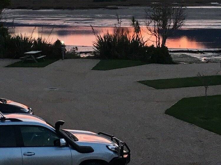 Collingwood Park Motel