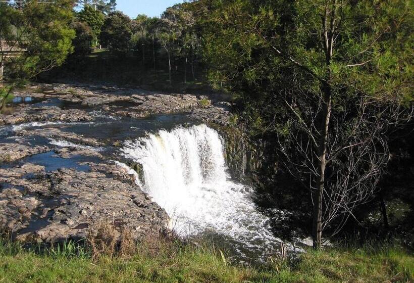 Waterfalls Estate Motel & Campground